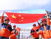 與國旗同框 與石化同行 為祖國擔當